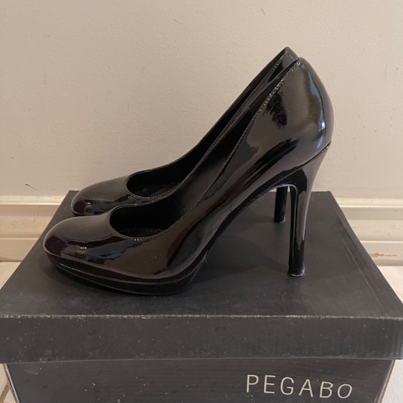 LOCALE Pegabo Black Patent Heels Size 37 - Picture 2 of 5